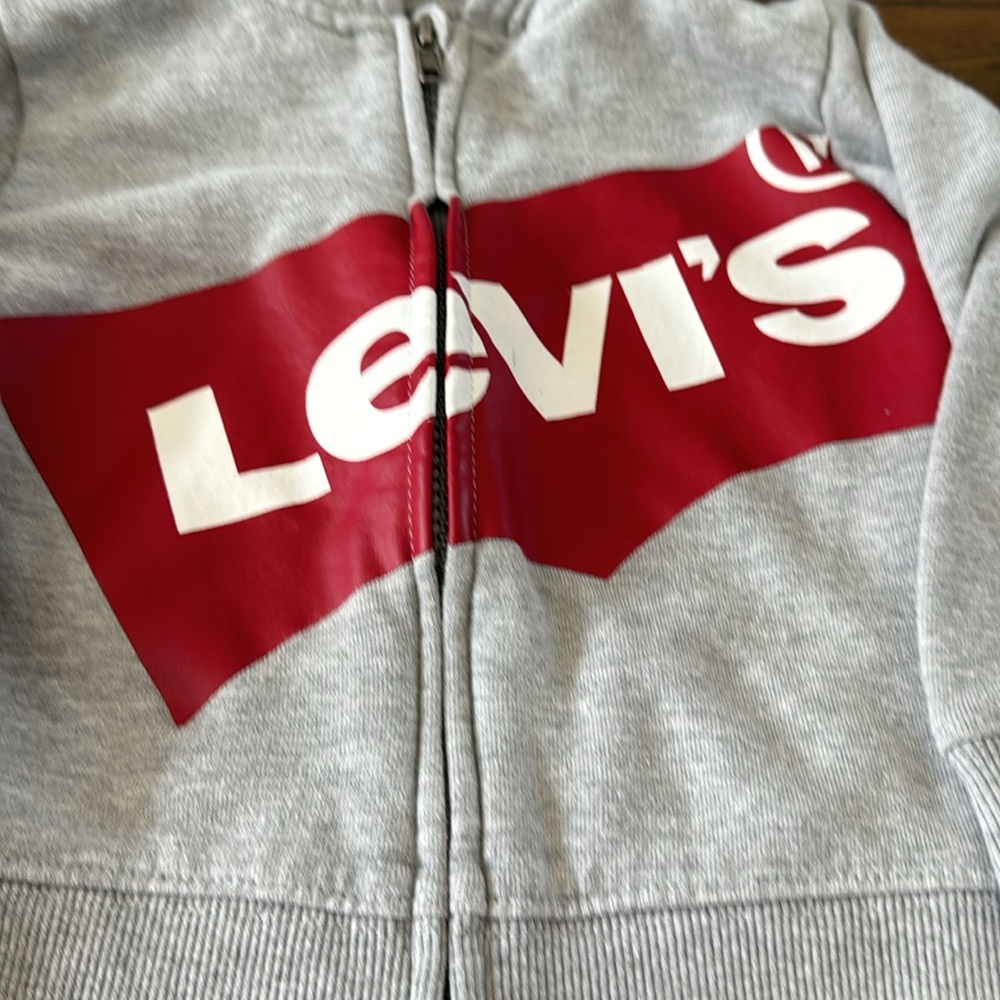 2 great Levi size 2T sweatsuits - Picture 9 of 11